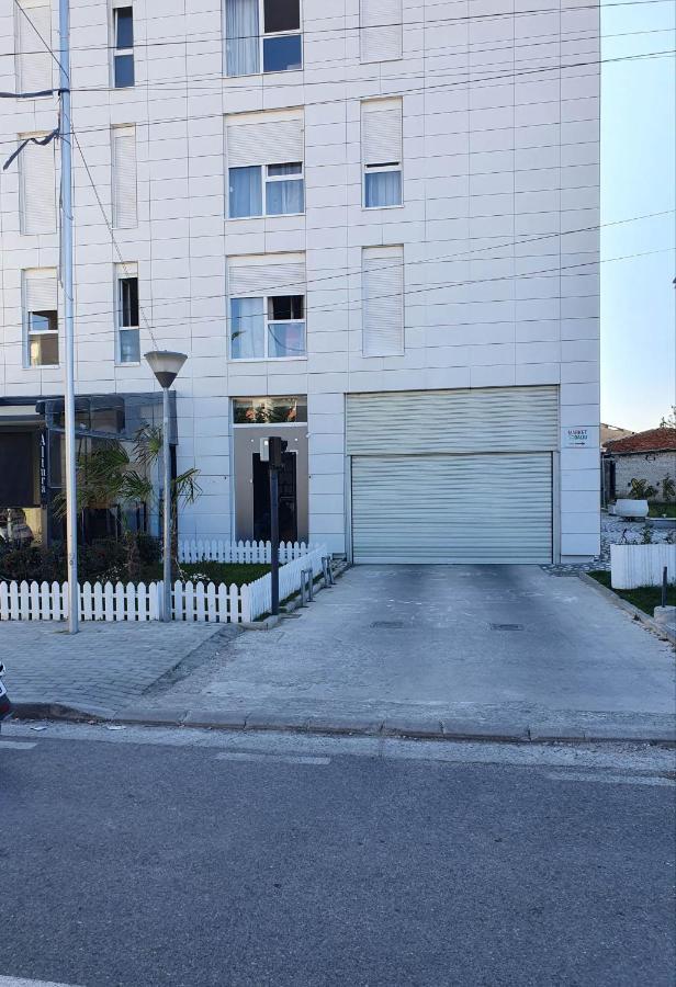 Rovena'S Apartment - Free Parking Тирана Екстериор снимка