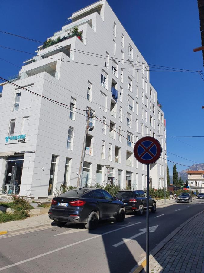 Rovena'S Apartment - Free Parking Тирана Екстериор снимка