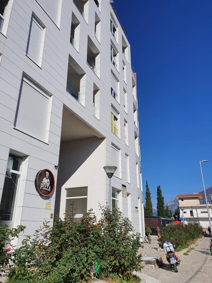 Rovena'S Apartment - Free Parking Тирана Екстериор снимка