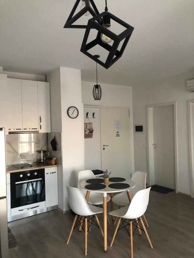 Rovena'S Apartment - Free Parking Тирана Екстериор снимка